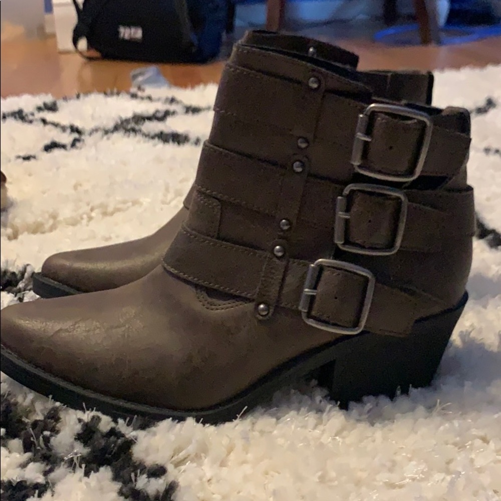 Boots - Picture 3 of 3